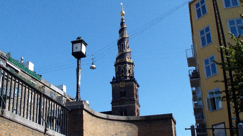 Erlöserkirche mit Außentreppe