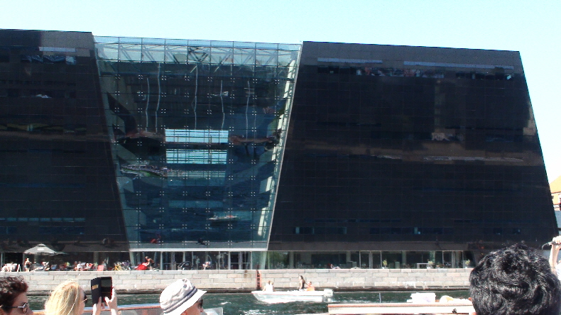 der Schwarze Diamant, Erweiterung der königlichen Bibliothek