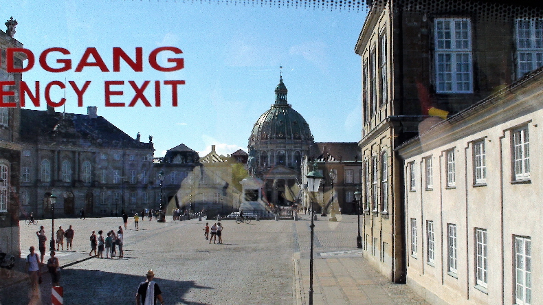Mamor Kirche in Amalienburg (durch Busfenster)