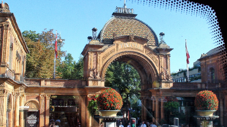 ein Eingang zum Vergnügungspark Tivoli