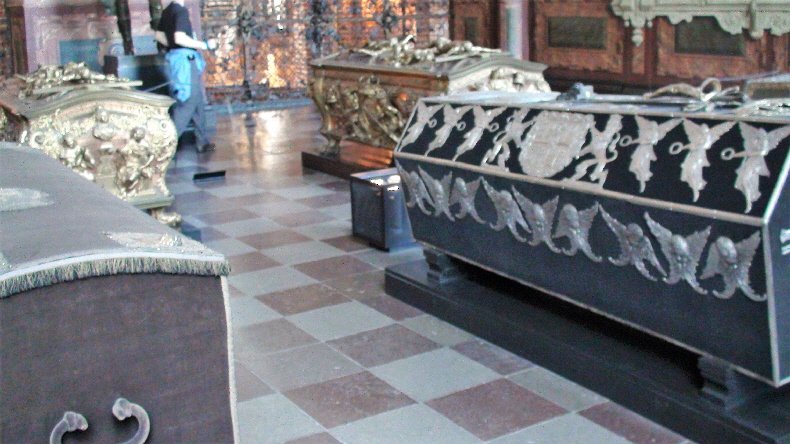 ehemalige wichtige Persönlichkeiten des dänischen Staates, z.B. Admirale