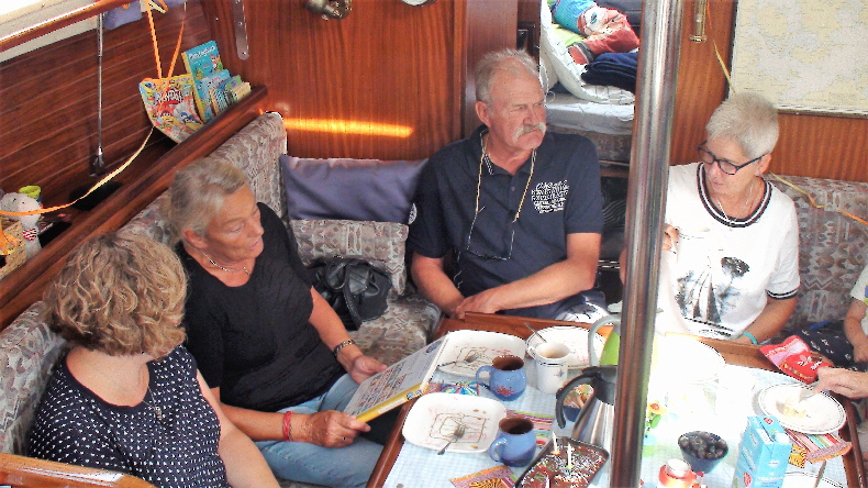 Geburtstagsgäste auf Backbord der "White Cloud"