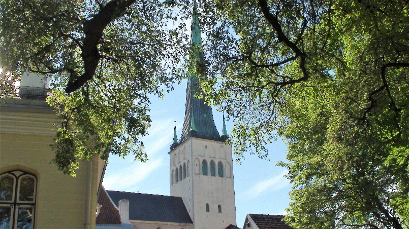 St. Olaikirche mit Aussichtsplattform in 60 m Höhe