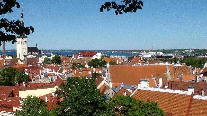 Blick zum Fähr- und Kreuzfahrschiffhafen