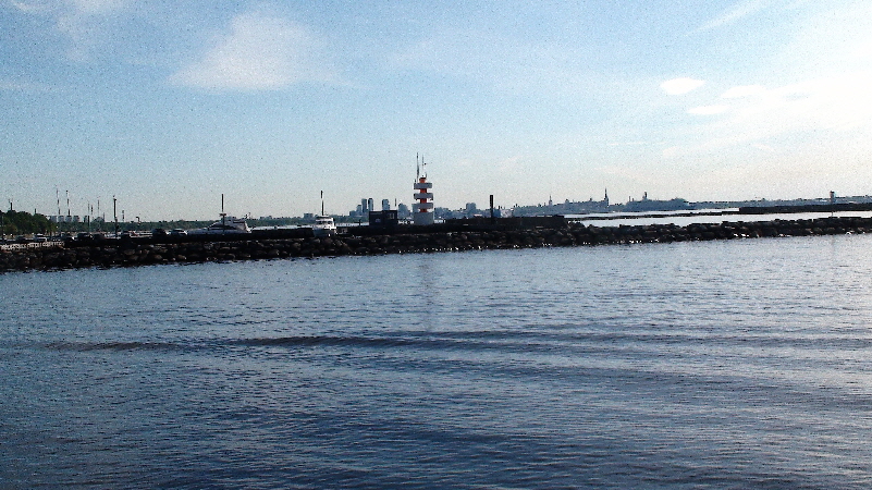 Blick von der Flussmündung auf Tallinn