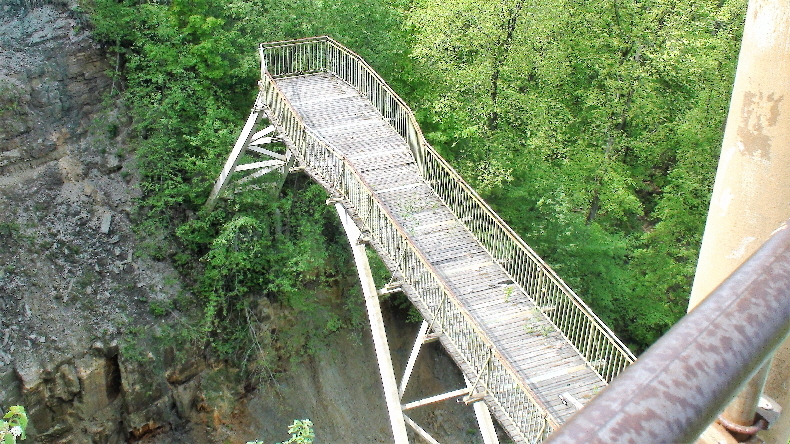 ehemalige Aussichtsplattform vor den Wasserfall