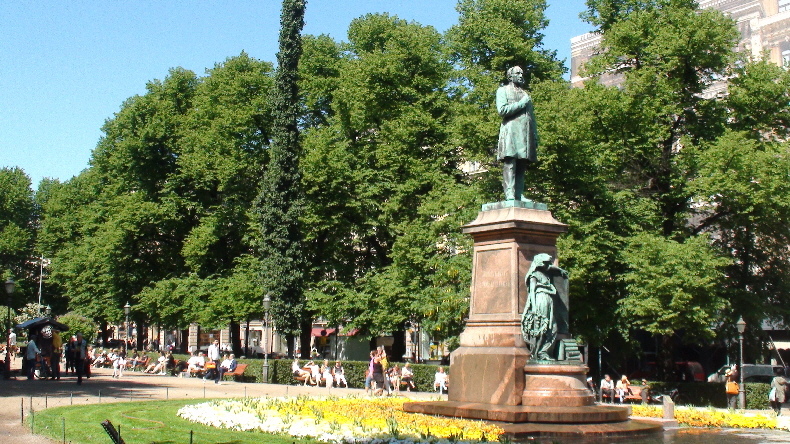 Park Pohjoisesplanadi mit Maamme Laulajalle