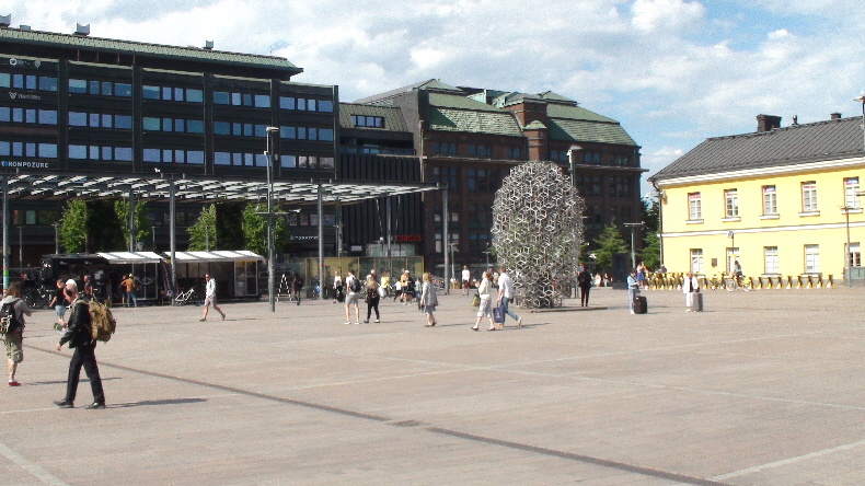 Platz vor der stillen Kapelle