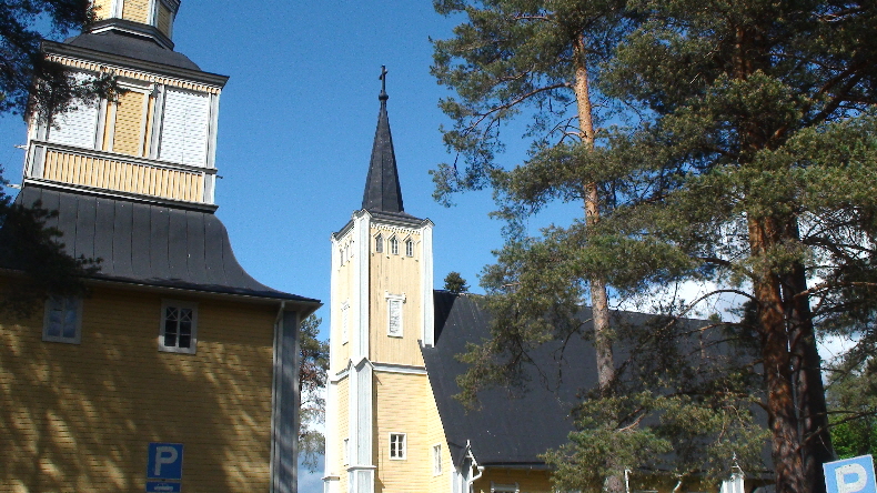 Holzkirche in Muhos, die noch ständig genutzt wird