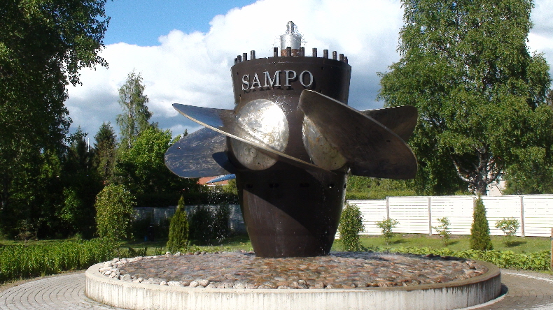 Turbinenskulptur an der Hauptstraße