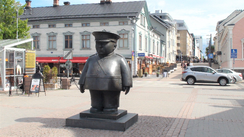 Er passt auf den Marktplatz auf