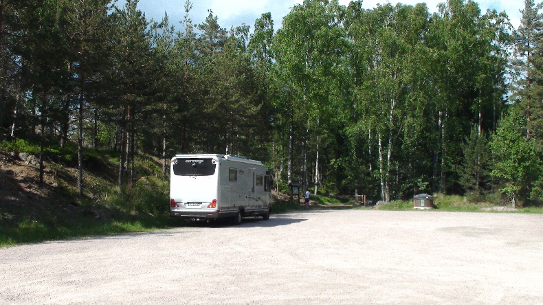 einsamer Stellplatz mit Müllentsorgung und Trockentoilette