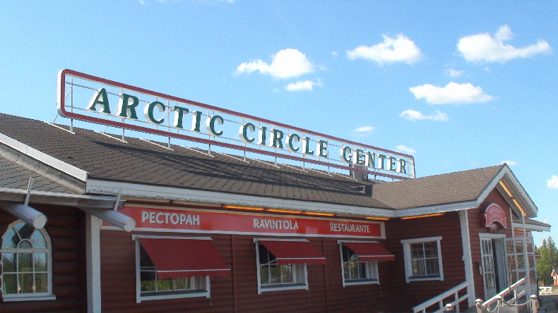 bestehend aus Restaurant und Souvenirläden