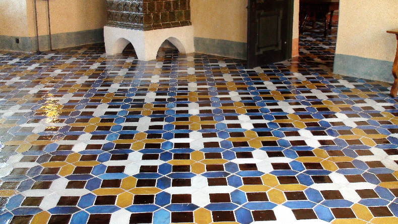 Fußboden darf nur mit Überschuhen betreten werden