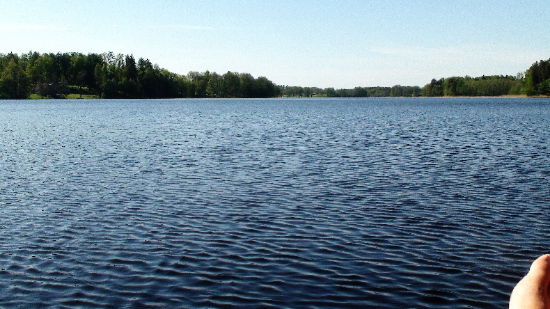 Größe des Sees reicht zum Bootfahren (falls Wind, gerade auch zum Surfen)