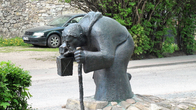 Nachtwächterfigur in Cesis, Diener der Stadt