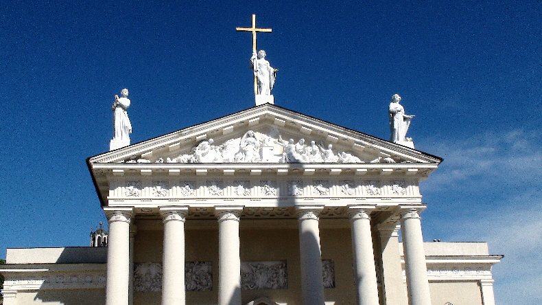 Eingang der Kathedrale St. Stanislaus