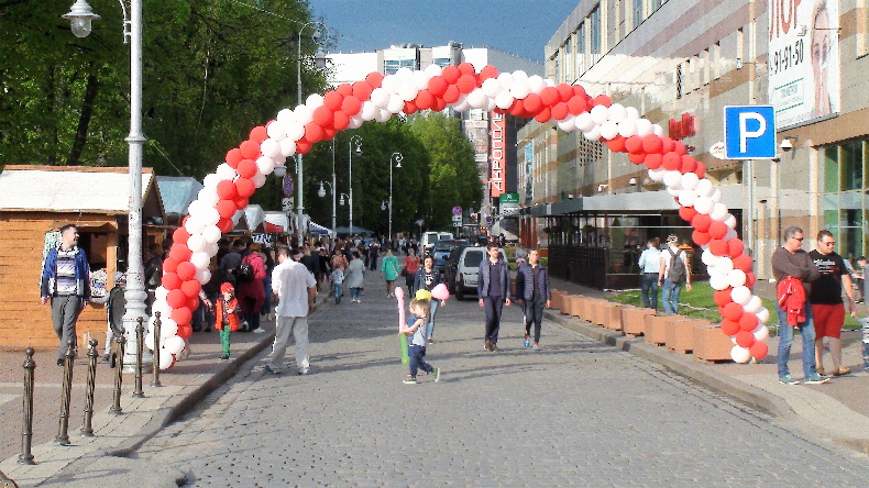 Verkaufsstände neben der Kirche