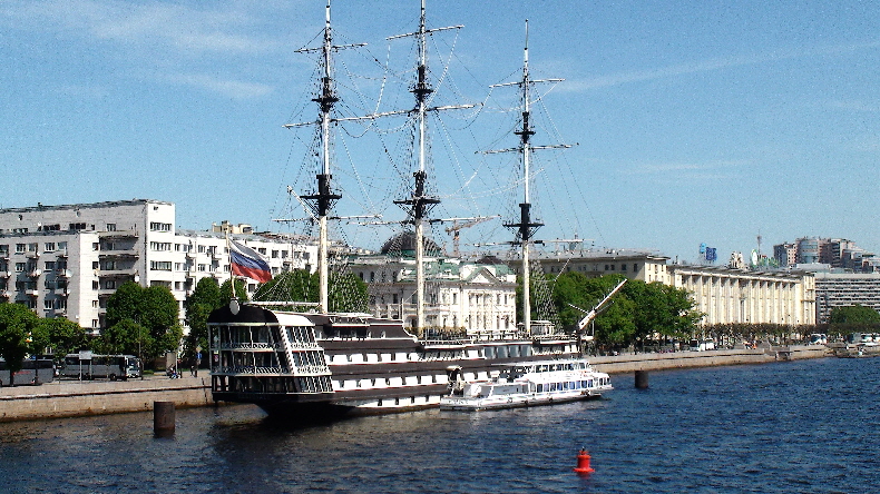 und dem Restaurant Segelschiff