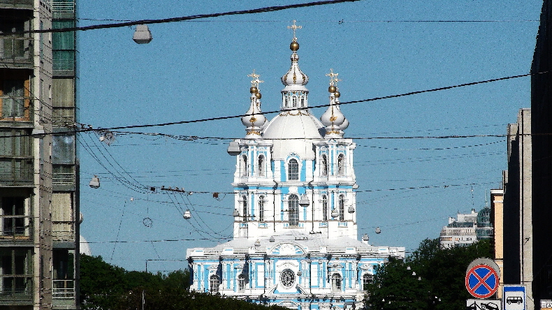 erster Blick auf die Smolny Kathedrale