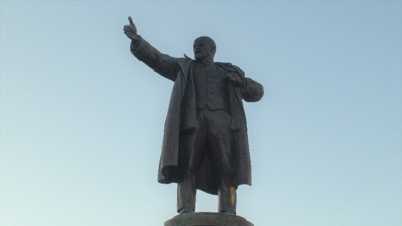 Leninstatue auf dem Leninplatz in unserem Stadtteil