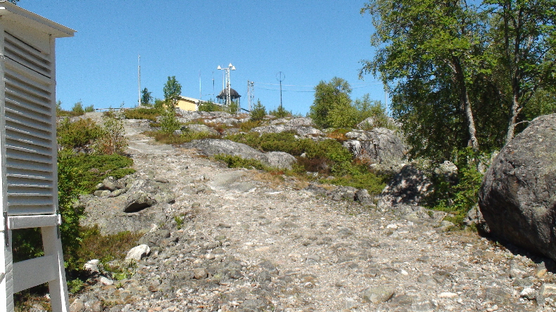 direkter Weg zum Leuchtturm von Bjuröklubb