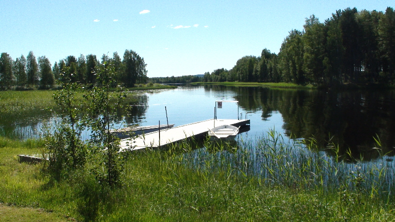Seezugang, geschützt durch vorgelagerte Insel
