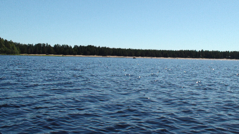 Strand gegenüber beim freien Stellplatz