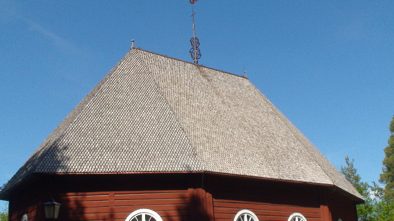 ... vor blauem Himmel