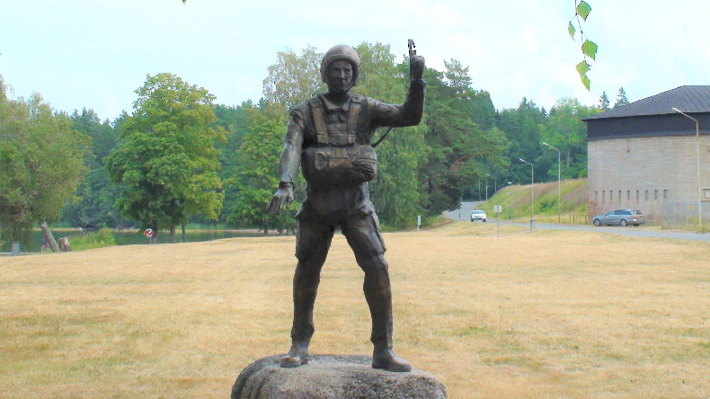 Fallschirmspringer sind noch stationiert