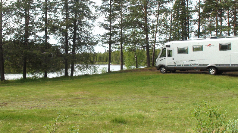 Stellplatz rechtes Flussufer