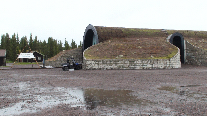 Eishotel Sommerteil von Außen