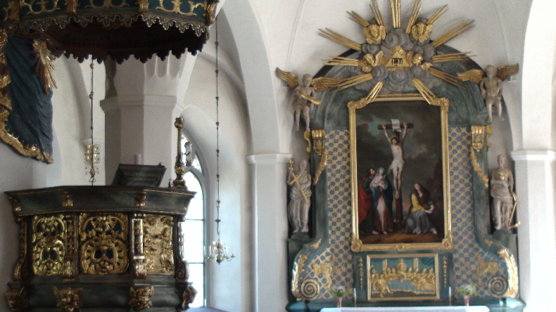 Kanzel und Altarbild