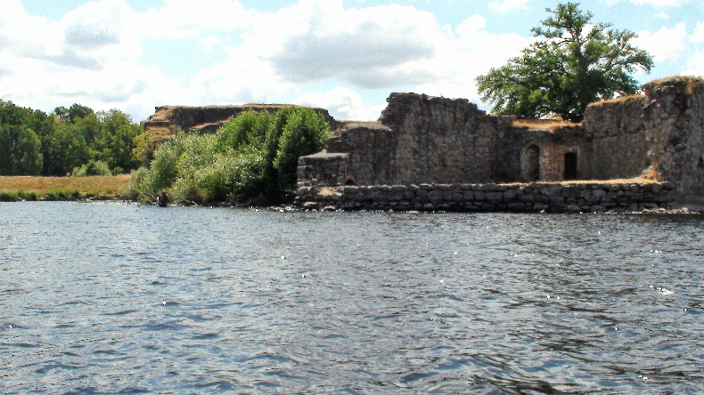 Schlossruine von der Seeseite 1