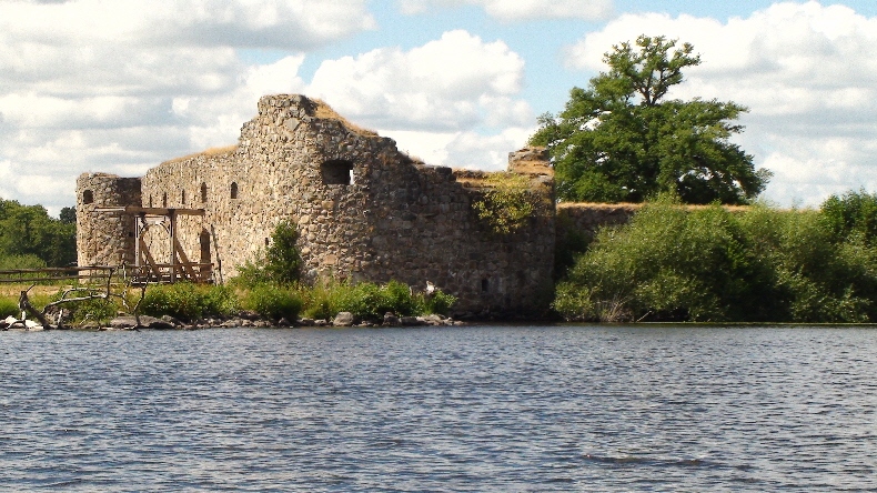 Schlossruine von der Seeseite 2